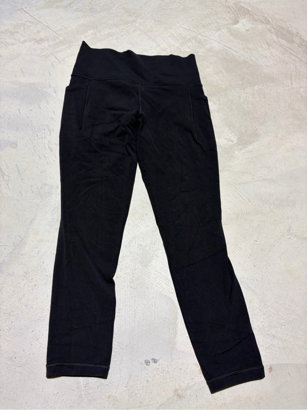Athleta Black salutation 7/8 Leggings small